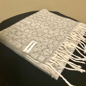 New scarf with no tag